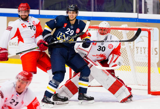 Bohumil Jank of Ocelari Trinec and David Ullström of HV71