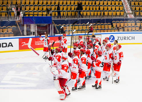 Ocelari Trinec salutes their supporters