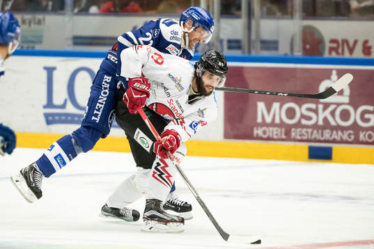 Leksands Mattias Ritola och Vita Hästens Emil Eriksson  i