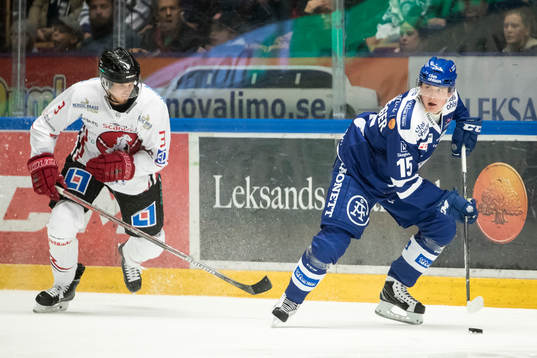 Vita Hästens Jens Hellgren jagar Leksands Johan Porsberger