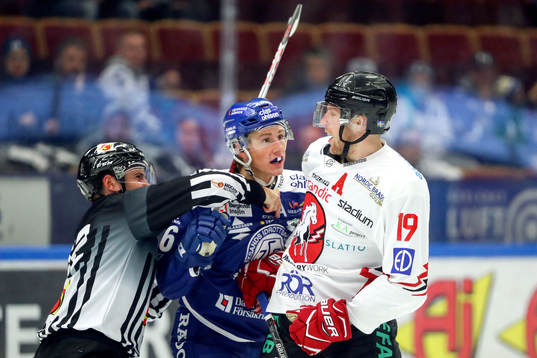 Leksands Patrik Norén och Vita Hästens Simon Mitman i en