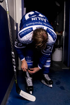 Leksands David Åslin  innan ishockeymatchen i