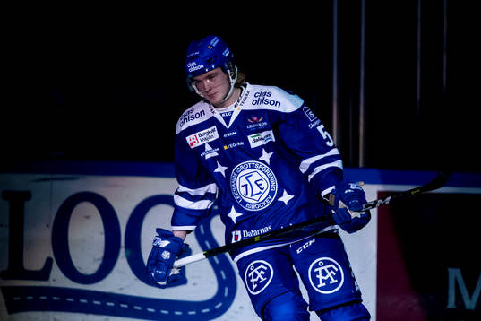 Leksands Calle Själin  innan ishockeymatchen i