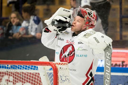 Vita Hästens målvakt Pontus Sjögren  i ishockeymatchen i