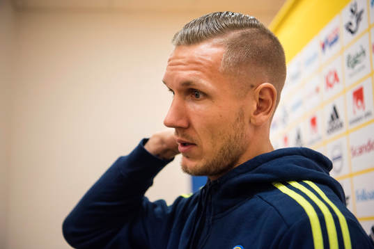 Robin Olsen  i mixed zone