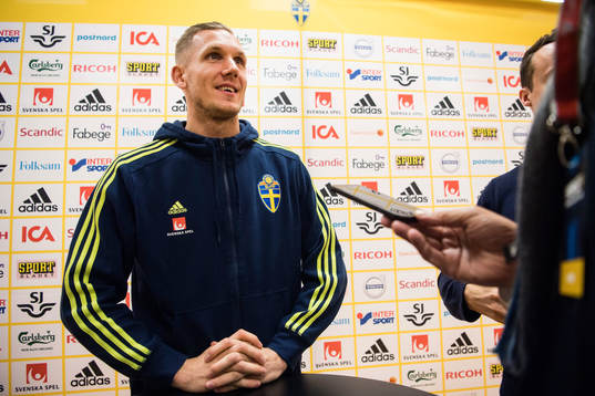 Robin Olsen  i mixed zone