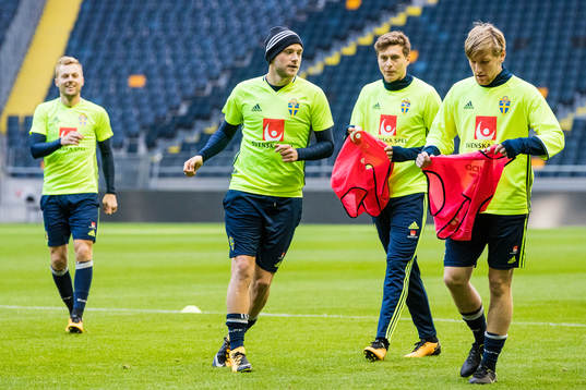 Sveriges Sebastian Larsson, John Guidetti, Victor Nilsson