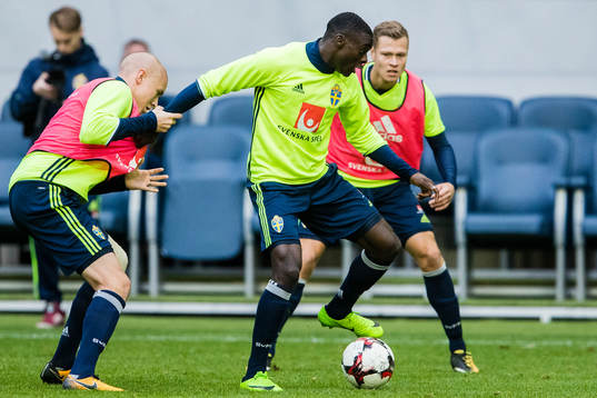 Sveriges Sebastian Holmén, Ken Sema och Viktor Claesson