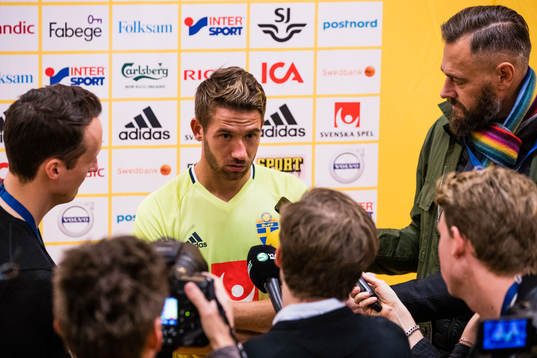 Sveriges Marcus Rohdén blir intervjuad av media i mixed
