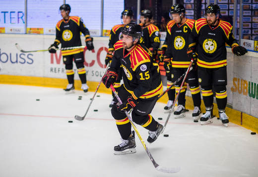 Brynäs Simon Bertilsson före ishockeymatchen i SHL mellan