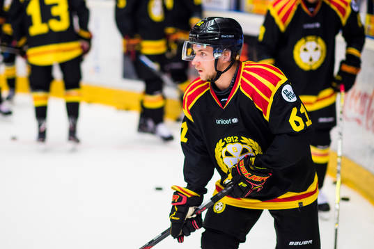 Brynäs Juuso Ikonen före ishockeymatchen i SHL mellan