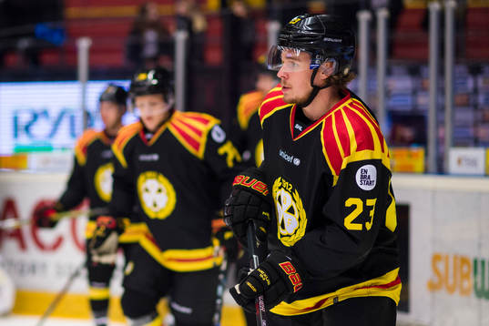 Brynäs Lucas Carlsson före ishockeymatchen i SHL mellan