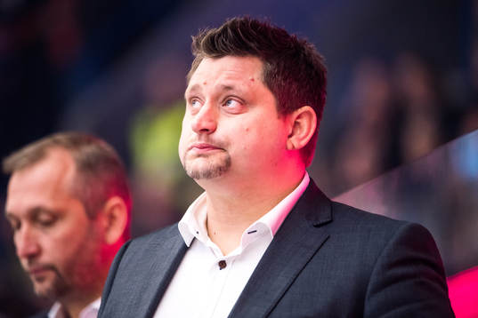 Moras tränare Mattias Karlin deppar