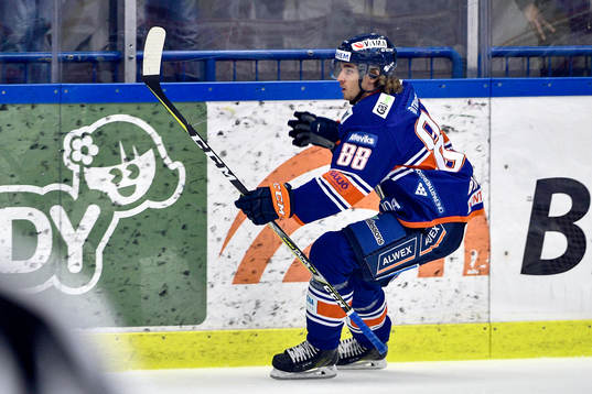 Växjös Adam Brodecki jublar
