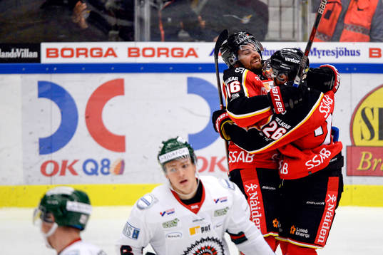 Luleås Niklas Olausson och Joey Hishon jublar