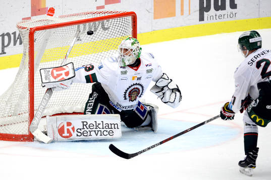 Frölundas målvakt Johan Mattsson släpper in avgörande