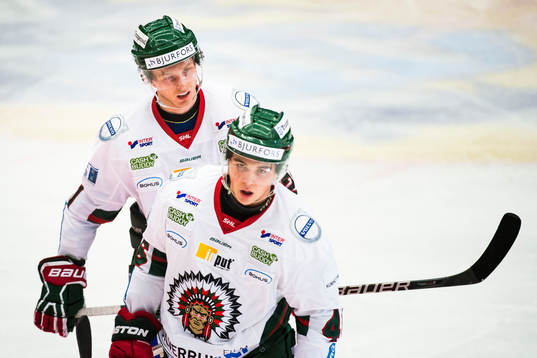 Frölundas Ryan Lasch och Oliwer Fjällström deppar