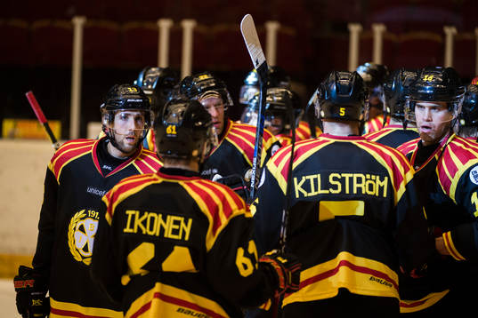 Brynäs Ryan Gunderson och Daniel Paille jublar