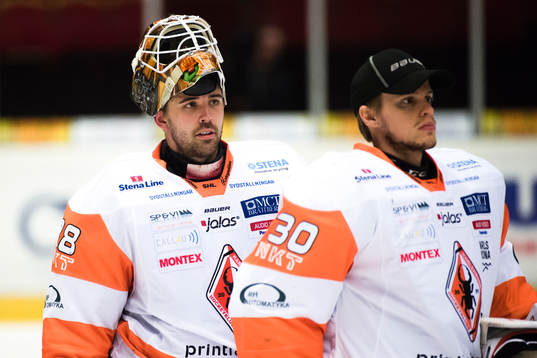 Karlskronas målvakt Johannes Jönsson och målvakt Henrik