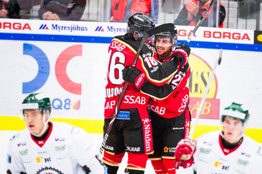 Luleås Niklas Olausson och Joey Hishon jublar