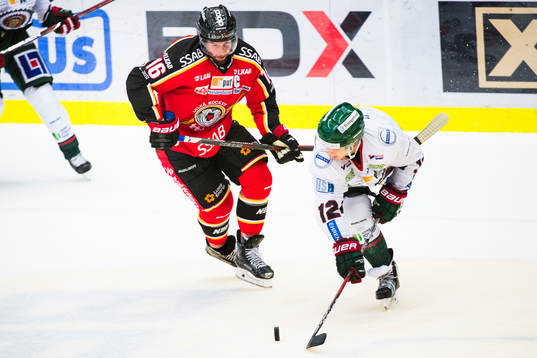 Luleås Niklas Olausson och Frölundas Max Friberg