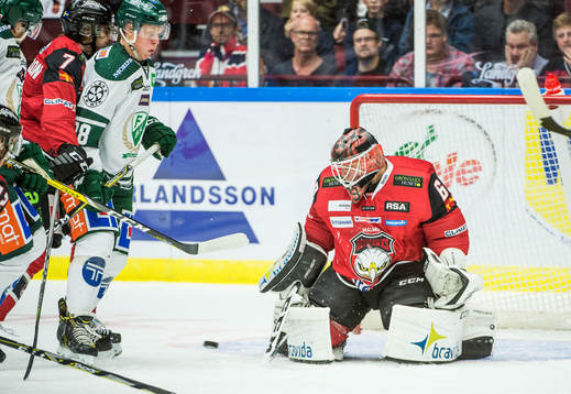 Färjestads Fabian Zetterlund mot Malmö Redhawks målvakt
