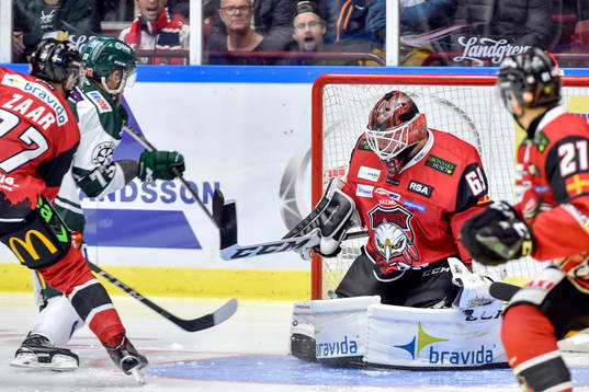 Färjestads Anton Grundel gör 1-1 bakom Malmö Redhawks