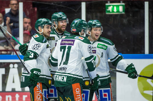 Färjestads Dick Axelsson jublar med Jens Westin, Jesse