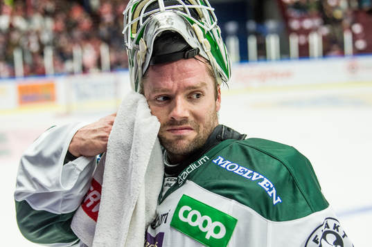 Färjestads målvakt Lars Haugen deppar