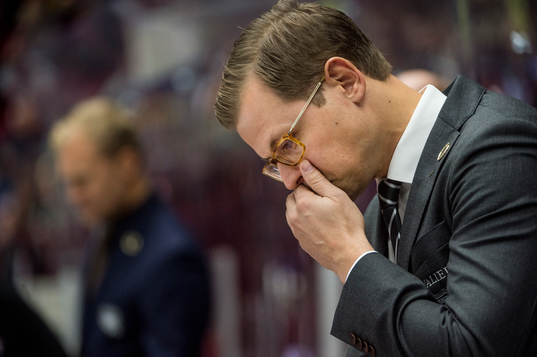 Malmö Redhawks assisterande tränare Martin Filander deppar