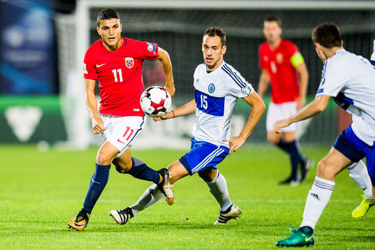 Mohamed Elyounoussi of Norway and Cristian Broil of San