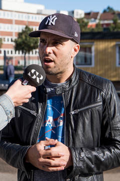 Konstnären Shai Dahan