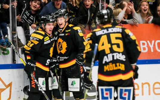 Skellefteås Linus Lindström jublar