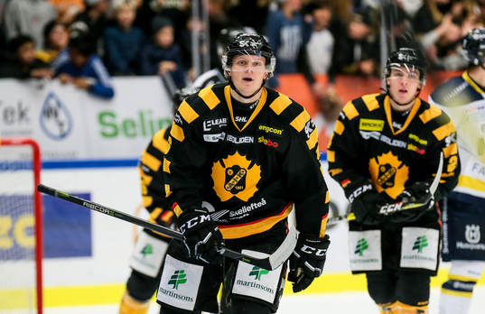 Skellefteås Linus Lindström jublar