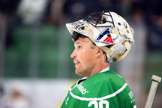 Rögles målvakt Justin Pogge deppar