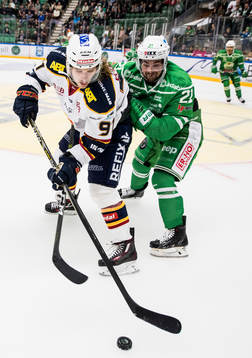 Djurgårdens Axel Jonsson Fjällby och Rögles Kevin Gagné