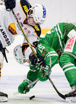 Djurgårdens Linus Johansson och Rögles Simon Ryfors