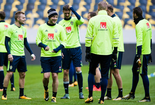 Sveriges Sebastian Larsson och John Guidetti