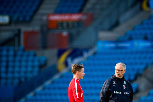 Stefan Johansen and Lars Lagerbäck, head coach of Norway