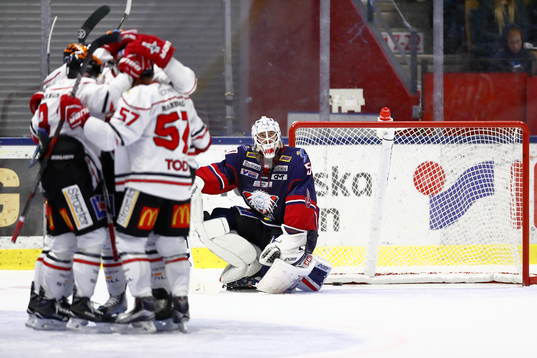 Linköpings målvakt Jonas Gustavsson deppar