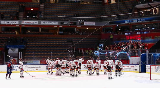 Örebros spelare tackar publiken