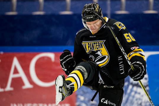 Panterns Tobias Ekberg jublar
