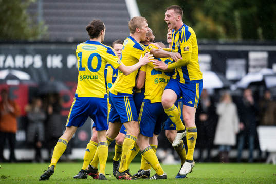 Eskilsminnes Philip Petersson jublar