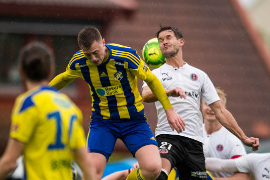Hittarps Mattias Hallberg i nickduell mot Eskilsminnes