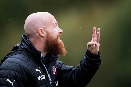 Hittarps tränare Max Mölder agerar