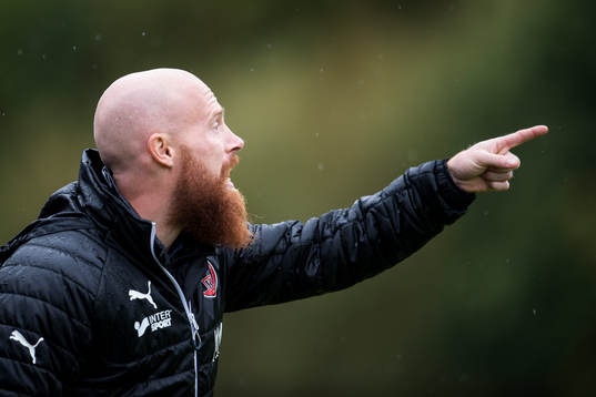 Hittarps tränare Max Mölder agerar