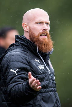 Hittarps tränare Max Mölder agerar
