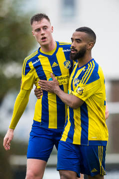 Eskilsminnes Kamal Barny och Anton Kinnander jublar