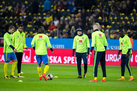 Sveriges John Guidetti värmer upp före