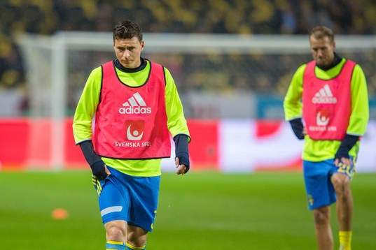 Sveriges Victor Nilsson Lindelöf och Ola Toivonen före
